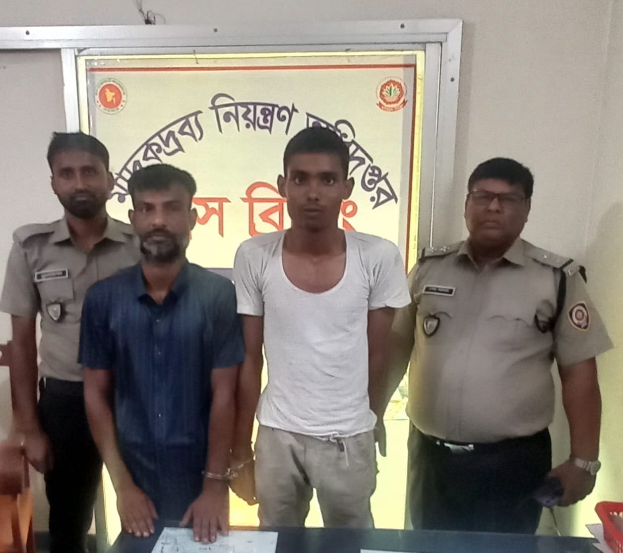 ঈশ্বরদীতে ১০০ পিস ট্যাপেন্টাডলসহ তিন মাদক কারবারি গ্রেপ্তার