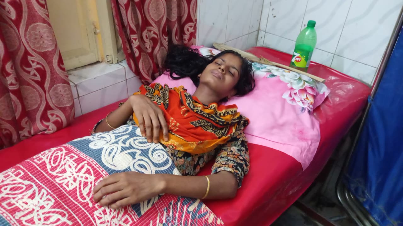 পড়া না পারায় শিক্ষার্থীকে শাসন, ৩ শিক্ষিকাকে পেটালেন অভিভাবক