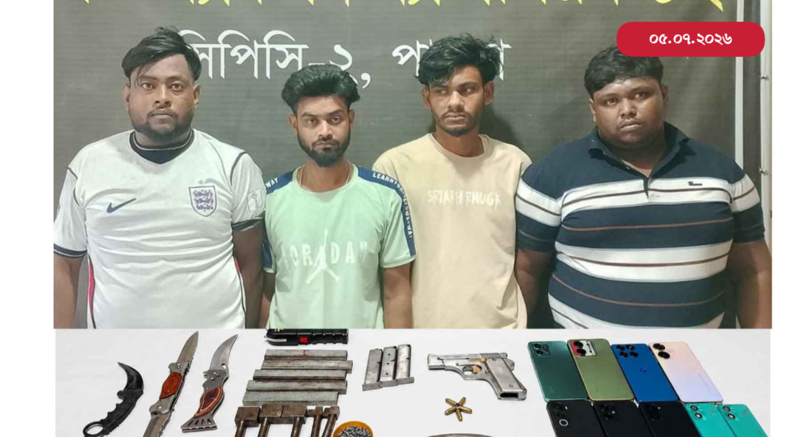 ঈশ্বরদীতে র‌্যাবের অভিযানে বিদেশি পিস্তলসহ অস্ত্র উদ্ধার, গ্রেপ্তার ৪