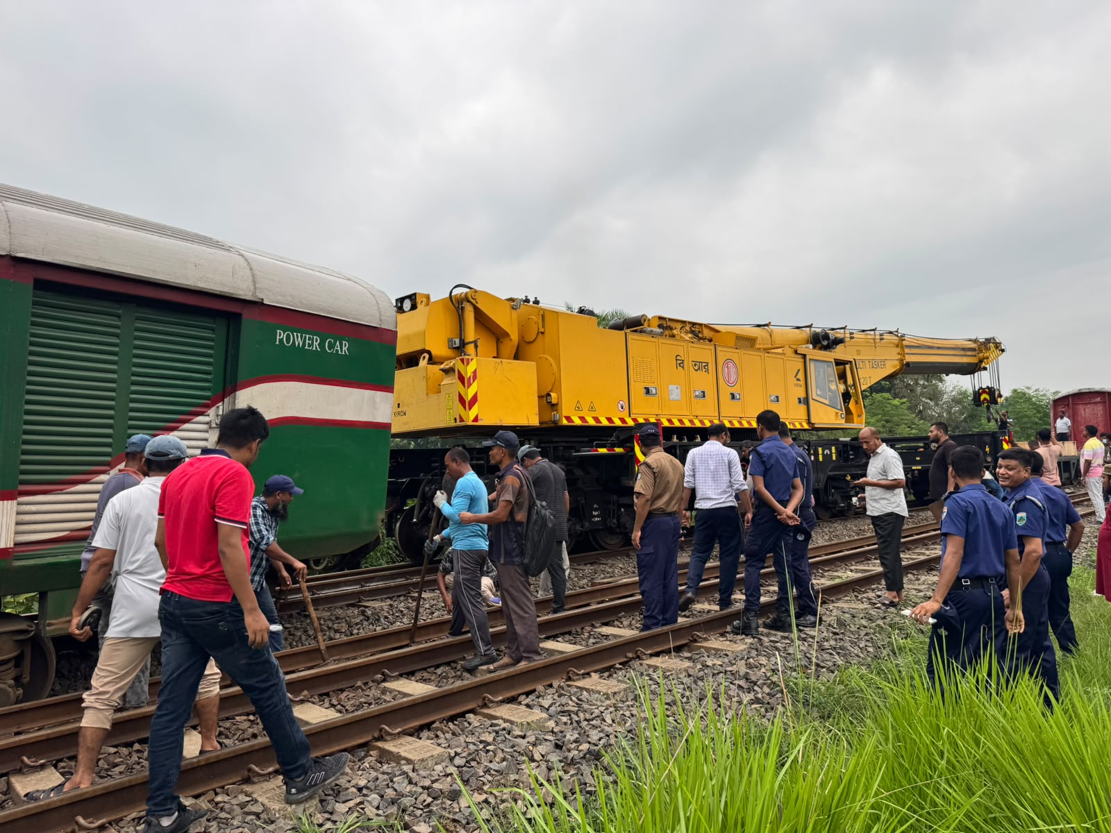 ঈশ্বরদীতে লাইনচ্যুত ট্রেনের বগি উদ্ধার, উত্তরাঞ্চলে ট্রেন চলাচল স্বাভাবিক