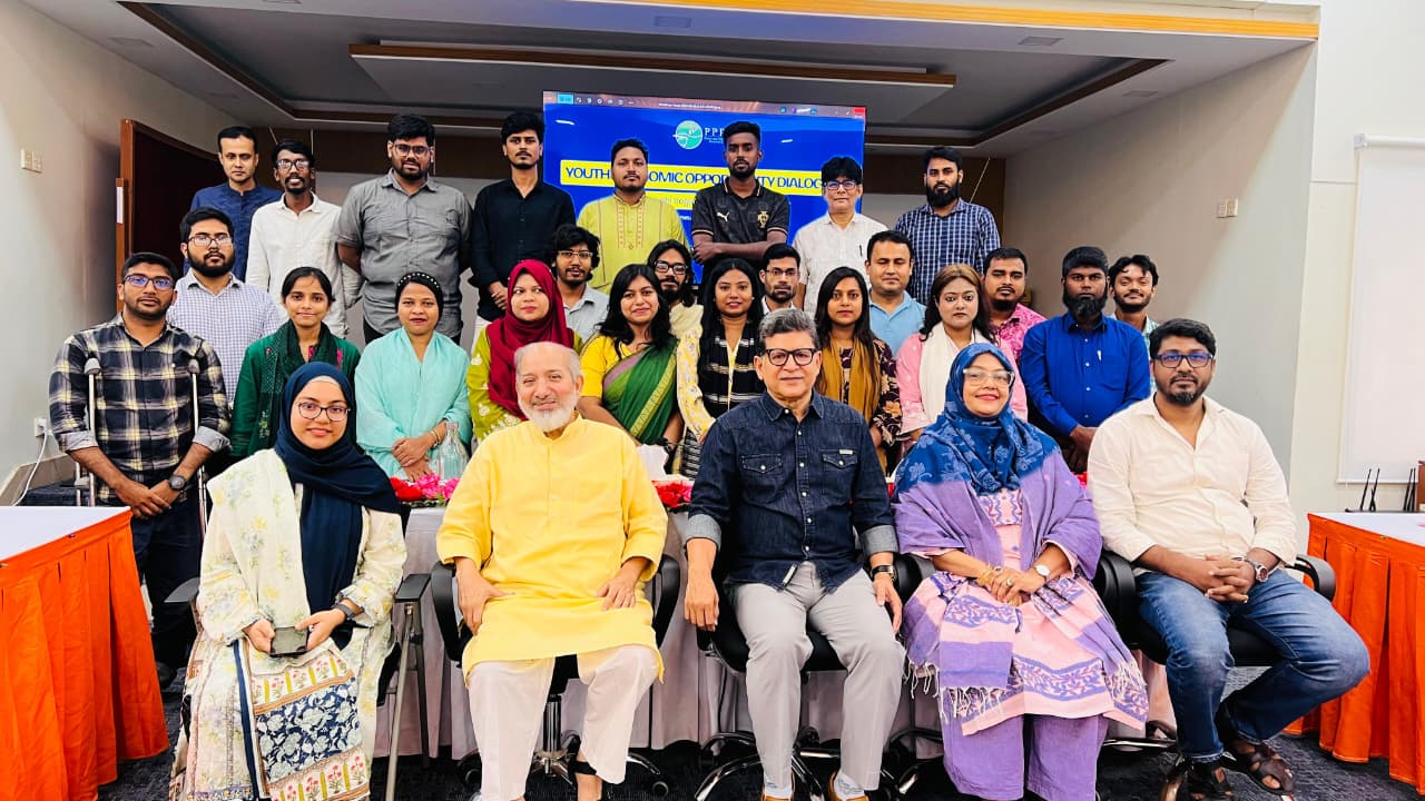 কর্মসংস্থান চান তরুণরা, বিনিয়োগ বাড়াতে সরকারি সহায়তা চান ব্যবসায়ীরা