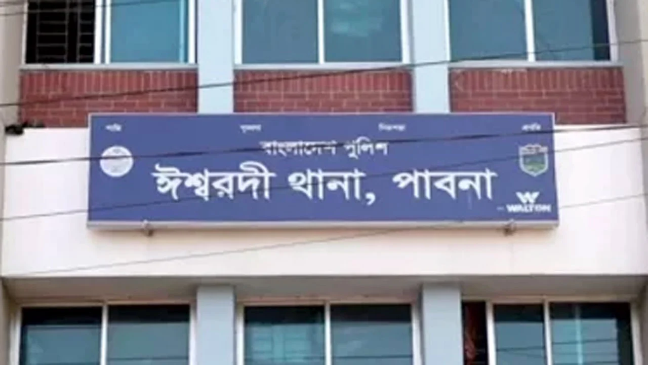 ঈশ্বরদীতে গণপিটুনিতে চোর নিহত