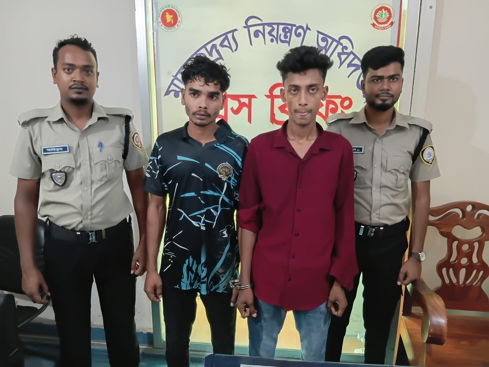 ঈশ্বরদীতে ৩০ পিস ইয়াবাসহ দুই যুবক আটক