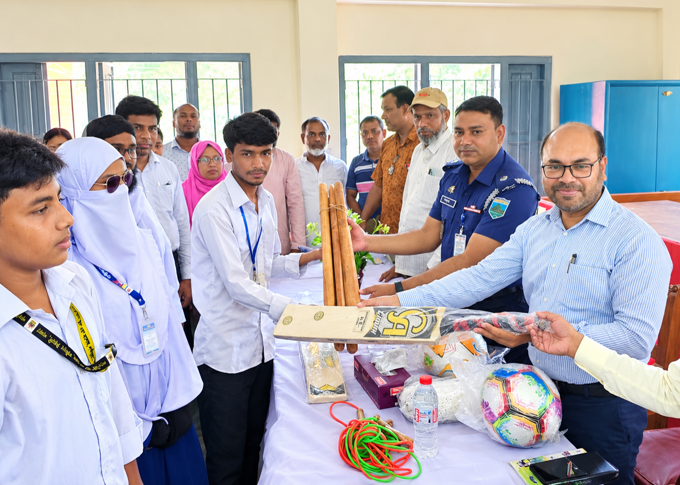 ঈশ্বরদীতে লক্ষীকুন্ডা ইউনিয়ন পরিষদের উদ্যোগে ক্রীড়া সামগ্রী বিতরণ
