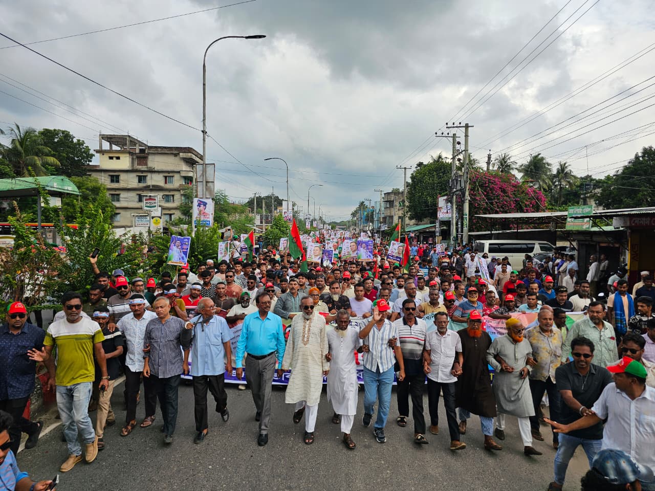 ঈশ্বরদীতে বিএনপির প্রতিষ্ঠাবার্ষিকীতে বর্ণাঢ্য র‍্যালি, সতর্ক অবস্থানে আইনশৃঙ্খলা বাহিনী