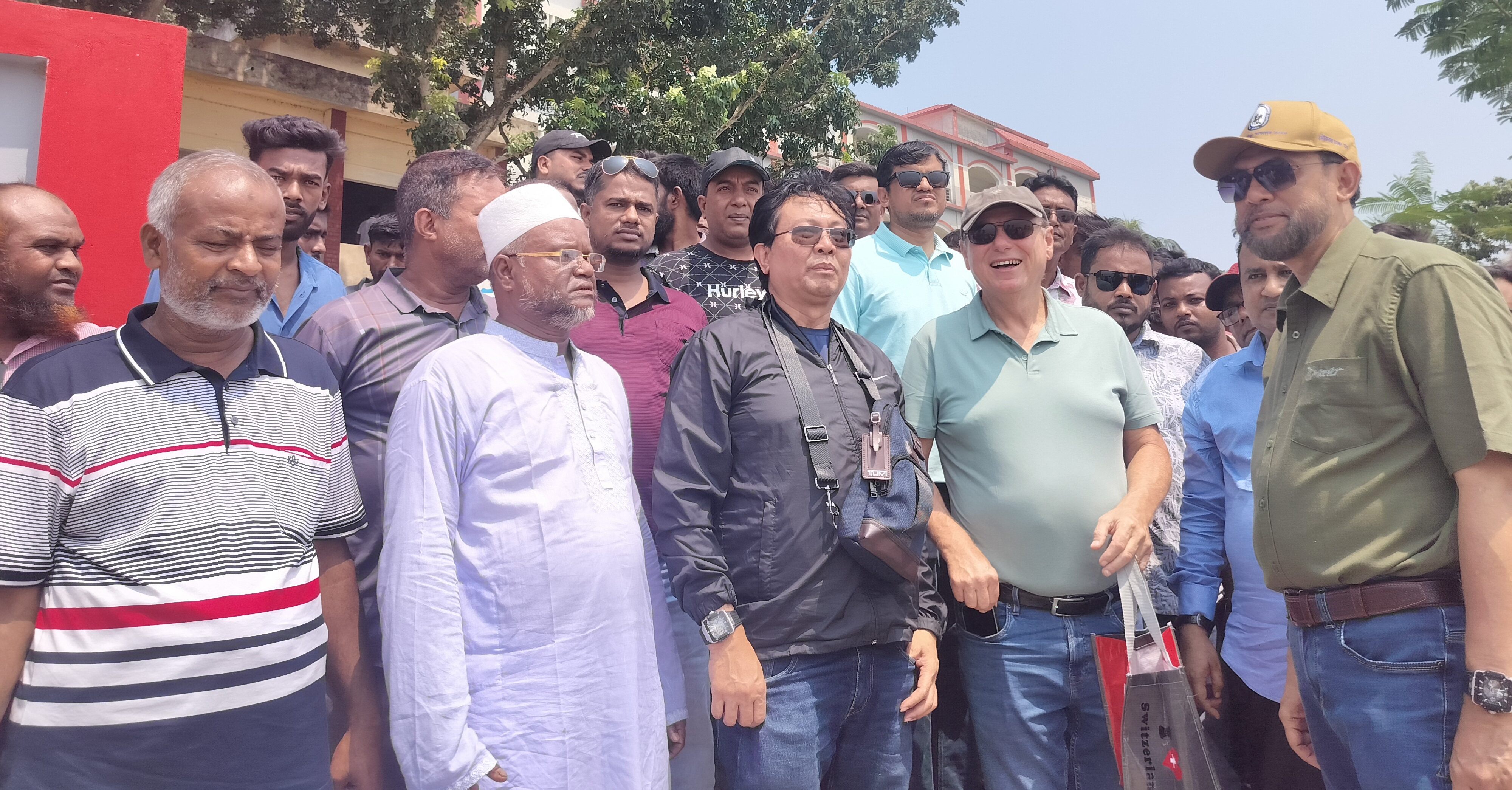 ঈশ্বরদীতে ১০০ মেগাওয়াট সৌর প্রকল্প পরিদর্শনে বিনিয়োগকারীরা