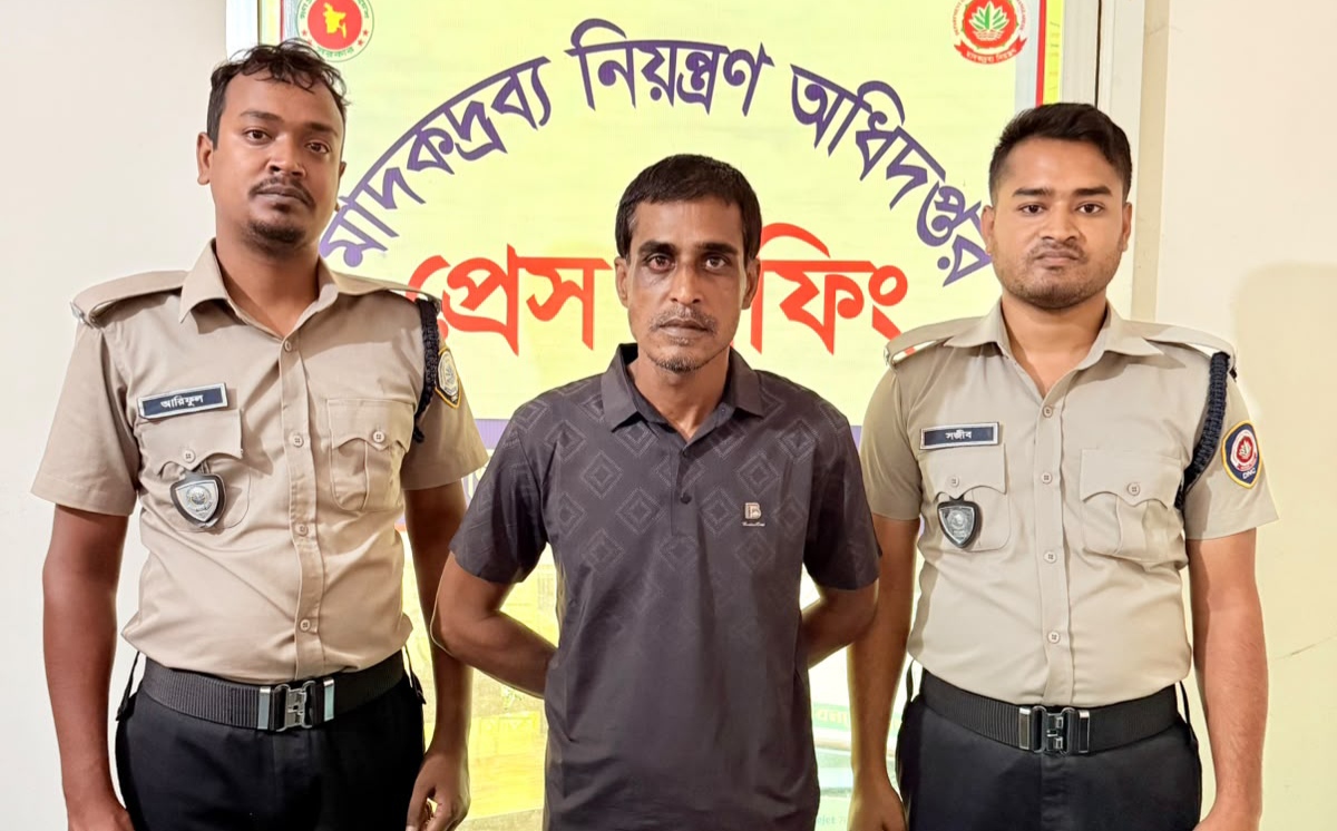 ঈশ্বরদীতে ২২ পিস ইয়াবাসহ একজন আটক, পলাতক আরেকজন