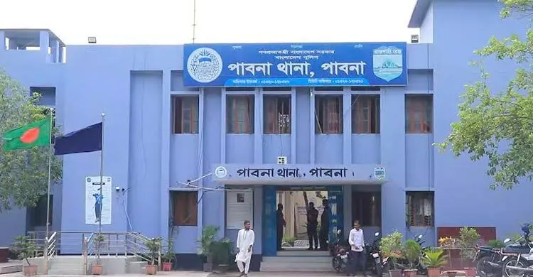 পাবনায় স্কুলছাত্রী হত্যা ঘটনায় অভিযুক্তের বাড়িতে অগ্নিসংযোগের ঘটনায় দগ্ধ ৩ জনের মৃত্যু